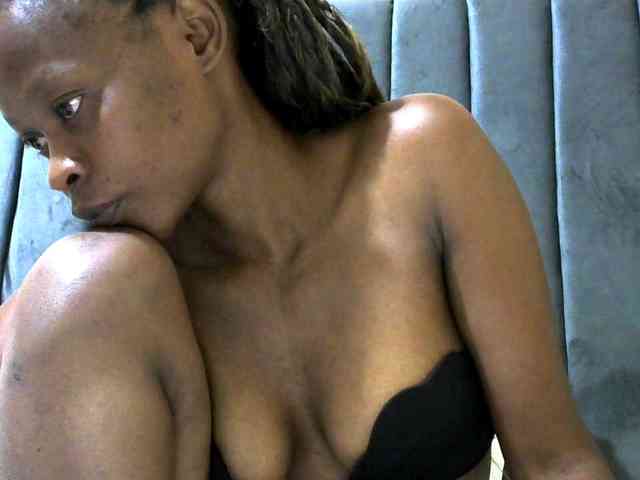 PrettyAlianah webcam