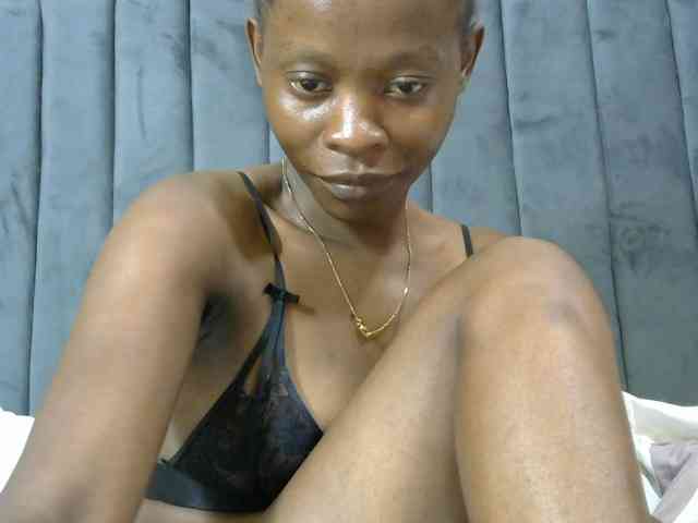 PrettyAlianah webcam