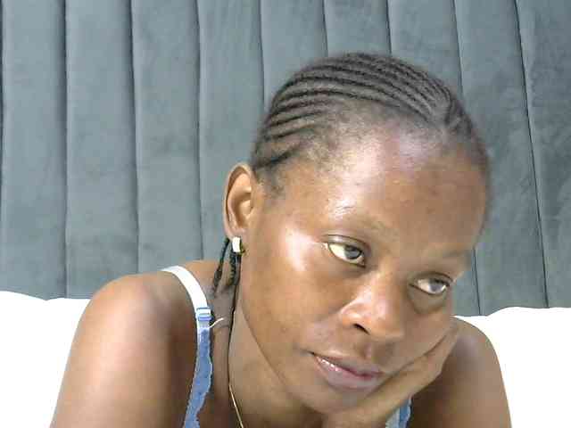 PrettyAlianah webcam