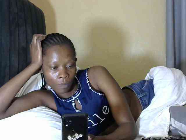 PrettyAlianah webcam