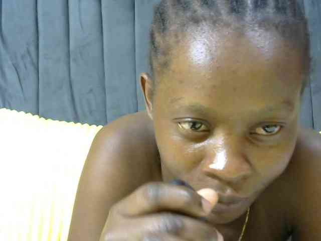 PrettyAlianah webcam