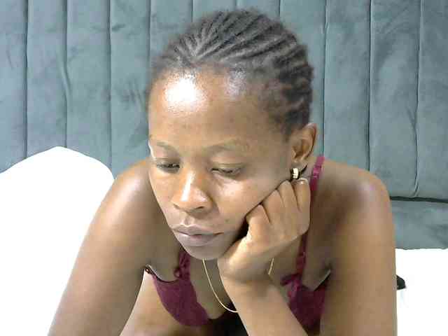 PrettyAlianah webcam