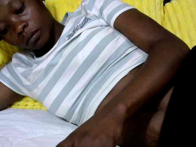 PrettyAlianah webcam