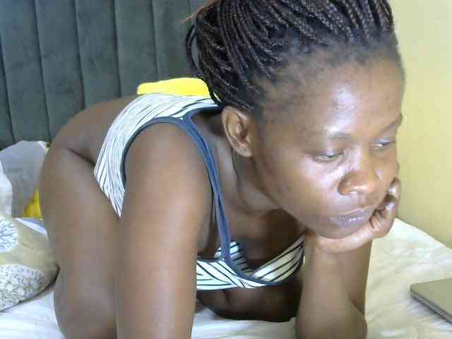 PrettyAlianah webcam