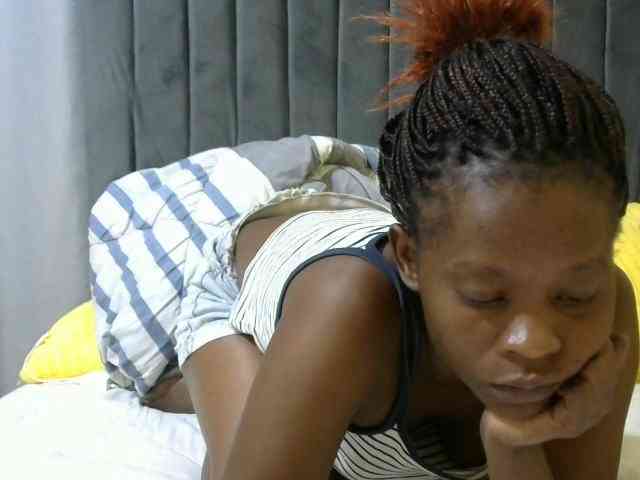 PrettyAlianah webcam