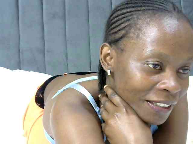 PrettyAlianah webcam