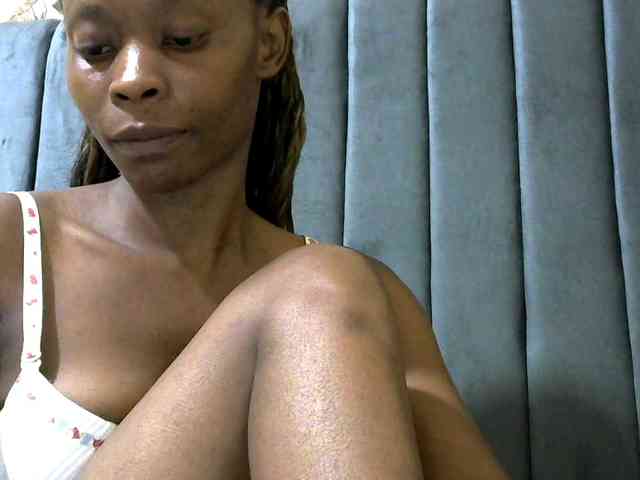 PrettyAlianah webcam
