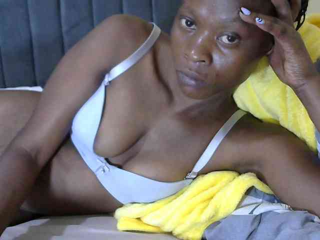 PrettyAlianah webcam