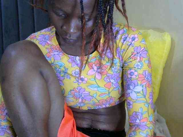 PrettyAlianah webcam