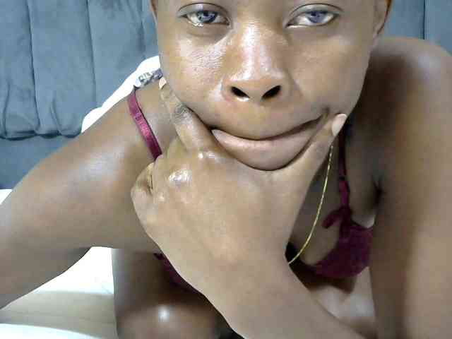 PrettyAlianah webcam