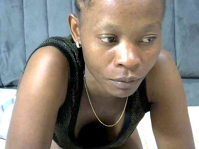 PrettyAlianah webcam