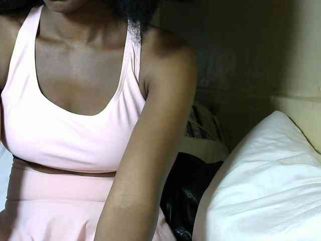 PrettyAlianah webcam