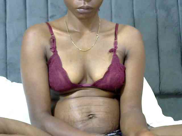 PrettyAlianah webcam