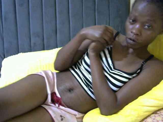 PrettyAlianah webcam