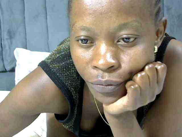 PrettyAlianah webcam