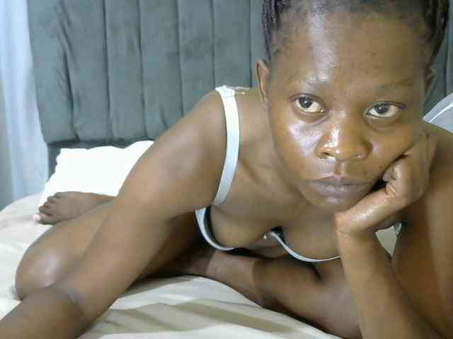 PrettyAlianah webcam