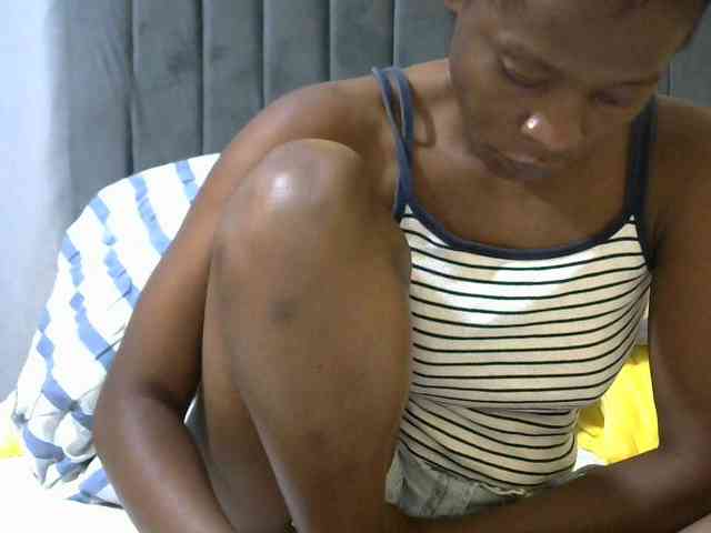 PrettyAlianah webcam