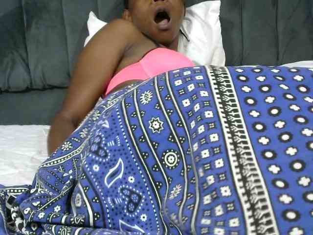 PrettyAlianah webcam