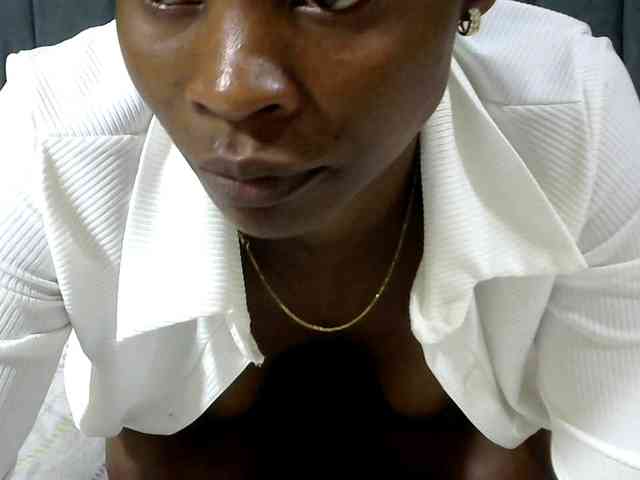 PrettyAlianah webcam