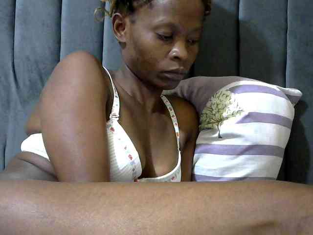 PrettyAlianah webcam