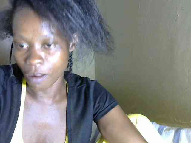 PrettyAlianah webcam
