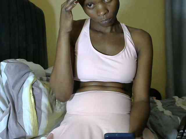 PrettyAlianah webcam