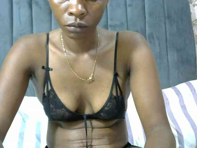 PrettyAlianah webcam