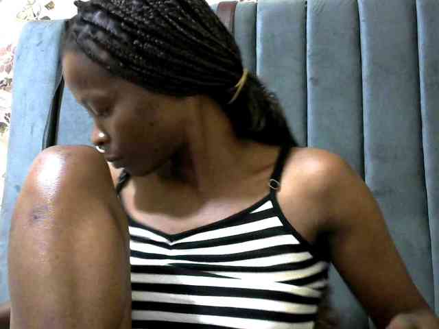 PrettyAlianah webcam