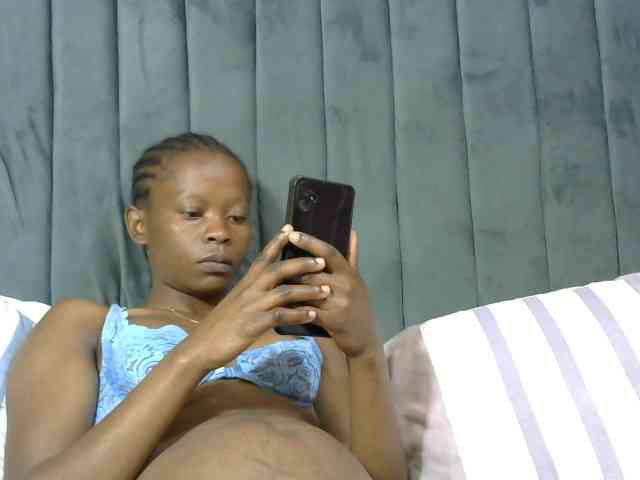 PrettyAlianah webcam