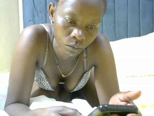 PrettyAlianah webcam