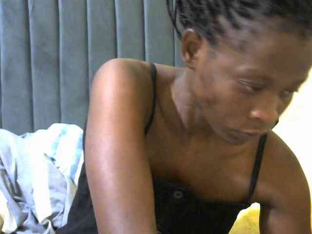 PrettyAlianah webcam