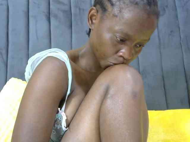 PrettyAlianah webcam