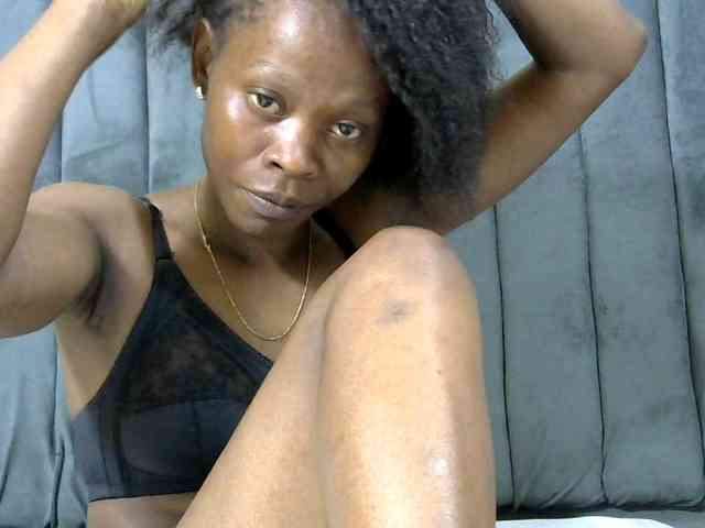 PrettyAlianah webcam