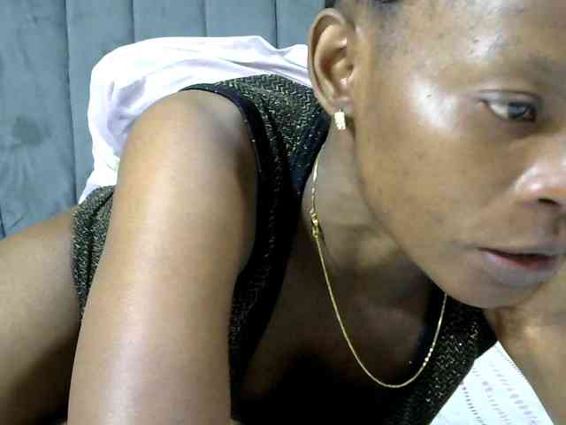 PrettyAlianah webcam