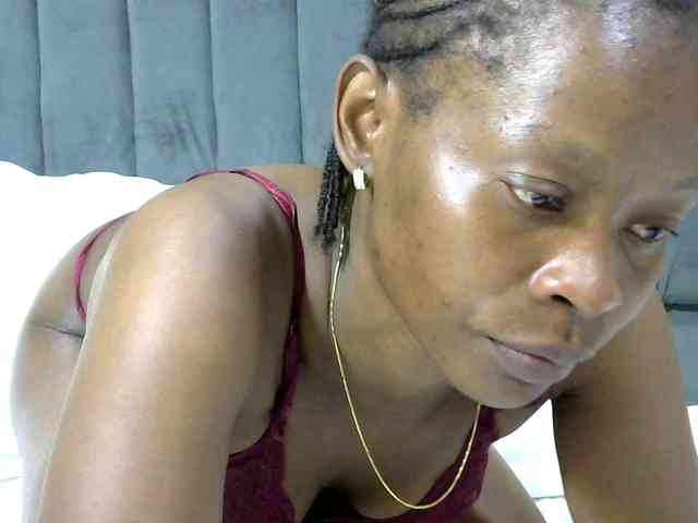 PrettyAlianah webcam