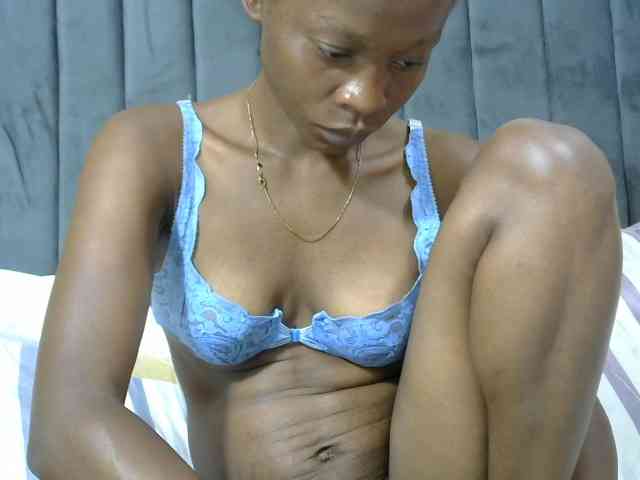 PrettyAlianah webcam