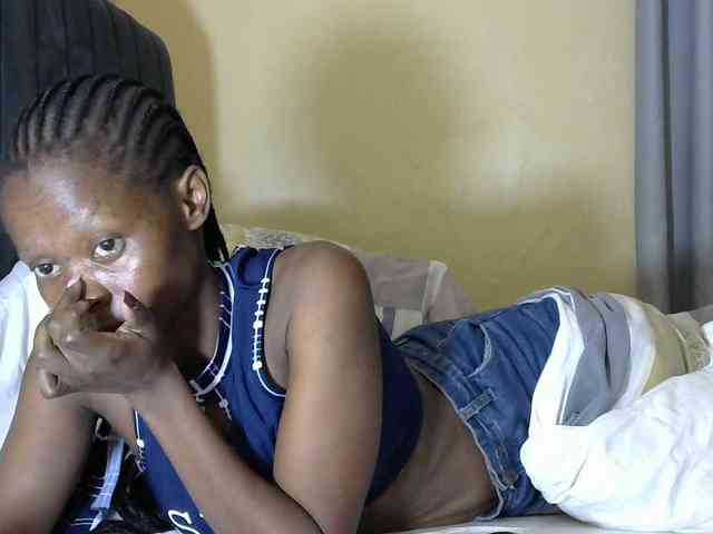 PrettyAlianah webcam