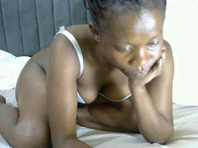 PrettyAlianah webcam