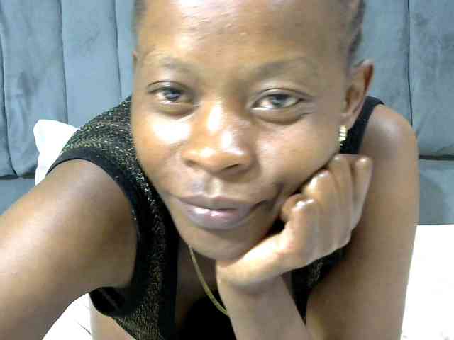 PrettyAlianah webcam