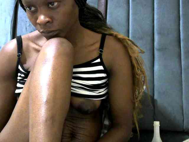 PrettyAlianah webcam