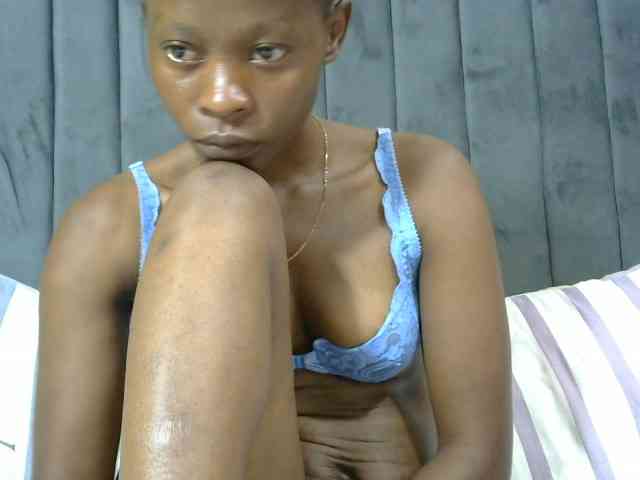 PrettyAlianah webcam