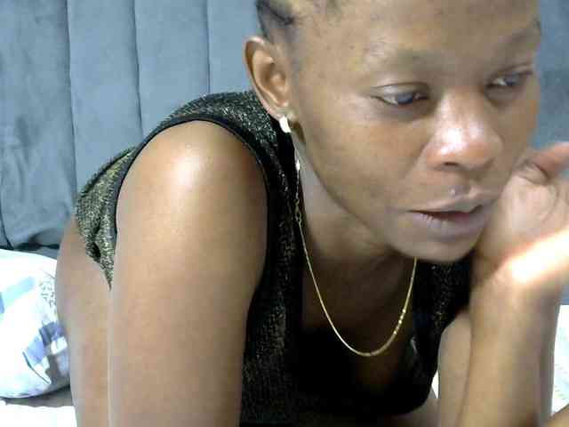 PrettyAlianah webcam