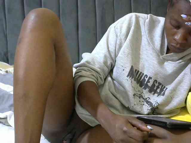 PrettyAlianah webcam