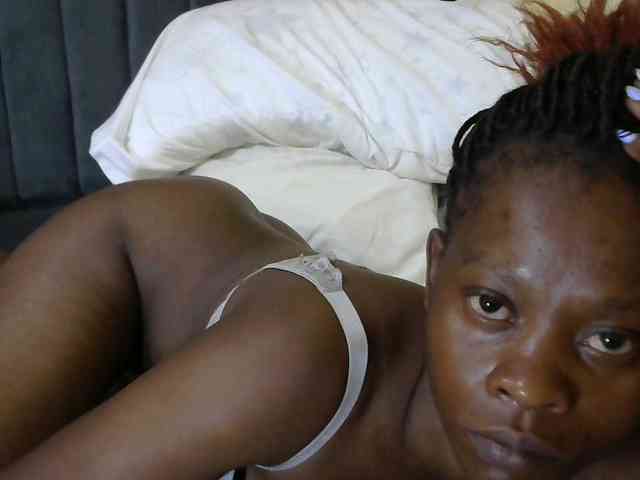 PrettyAlianah webcam