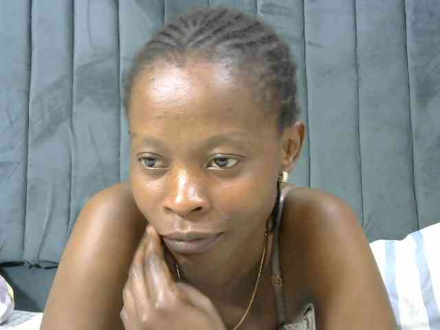 PrettyAlianah webcam