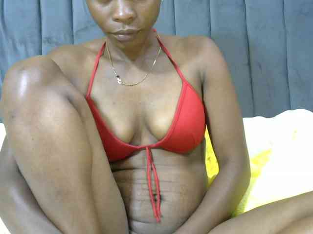 PrettyAlianah webcam