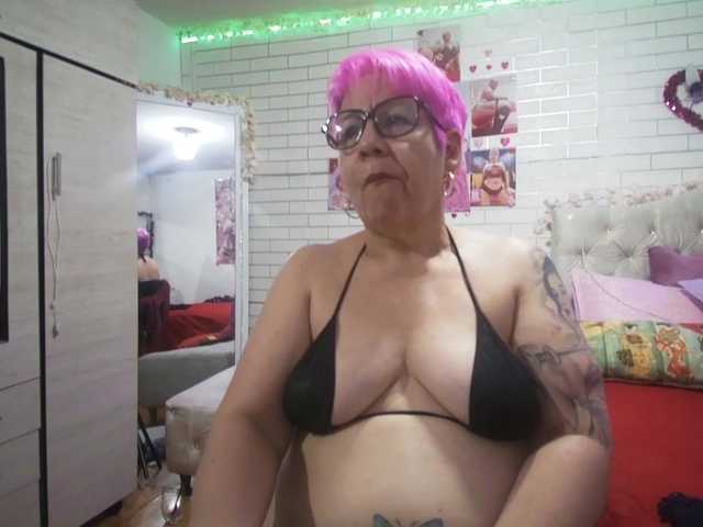 Maturerose3's BongaCams show and profile