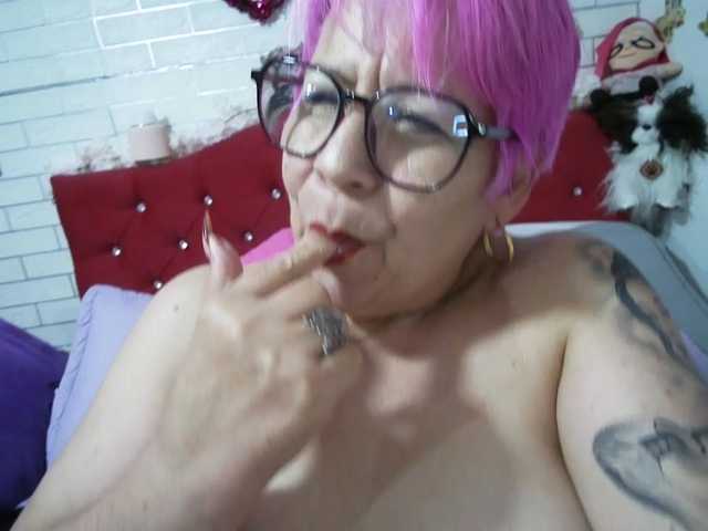 Maturerose3's BongaCams show and profile