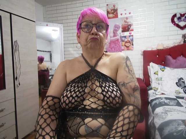 Maturerose3's BongaCams show and profile