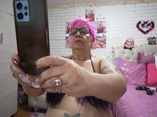 Maturerose3's BongaCams show and profile